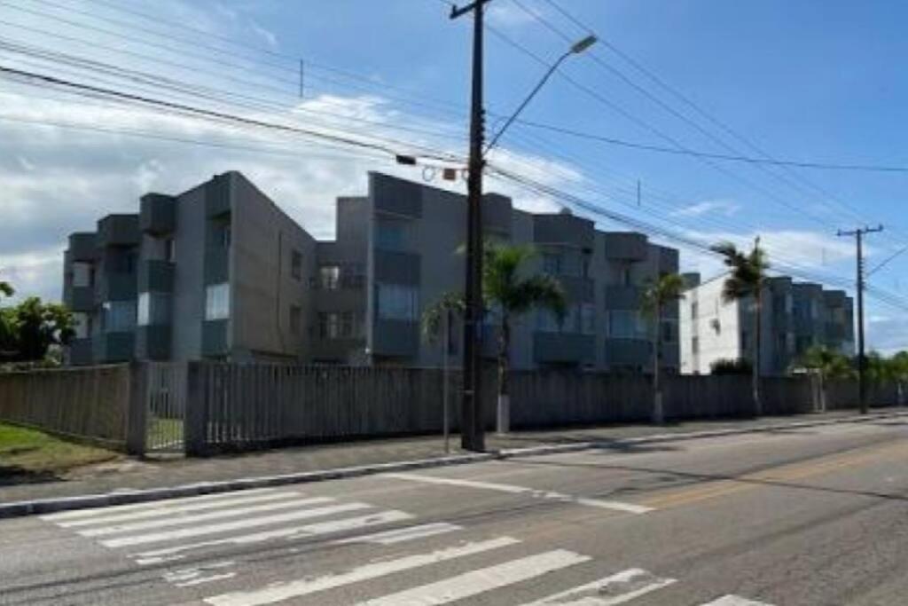 Apartamento Aconchegante 20Mts Da Praia, 3Quartos. 구아라투바 외부 사진